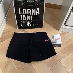 Lorna Jane Shorts Never Give Up Shorts Size S in Black